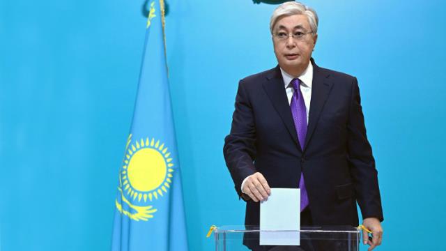 Kazakistan’da Cumhurbaşkanlığı seçimini yine Tokayev kazandı…